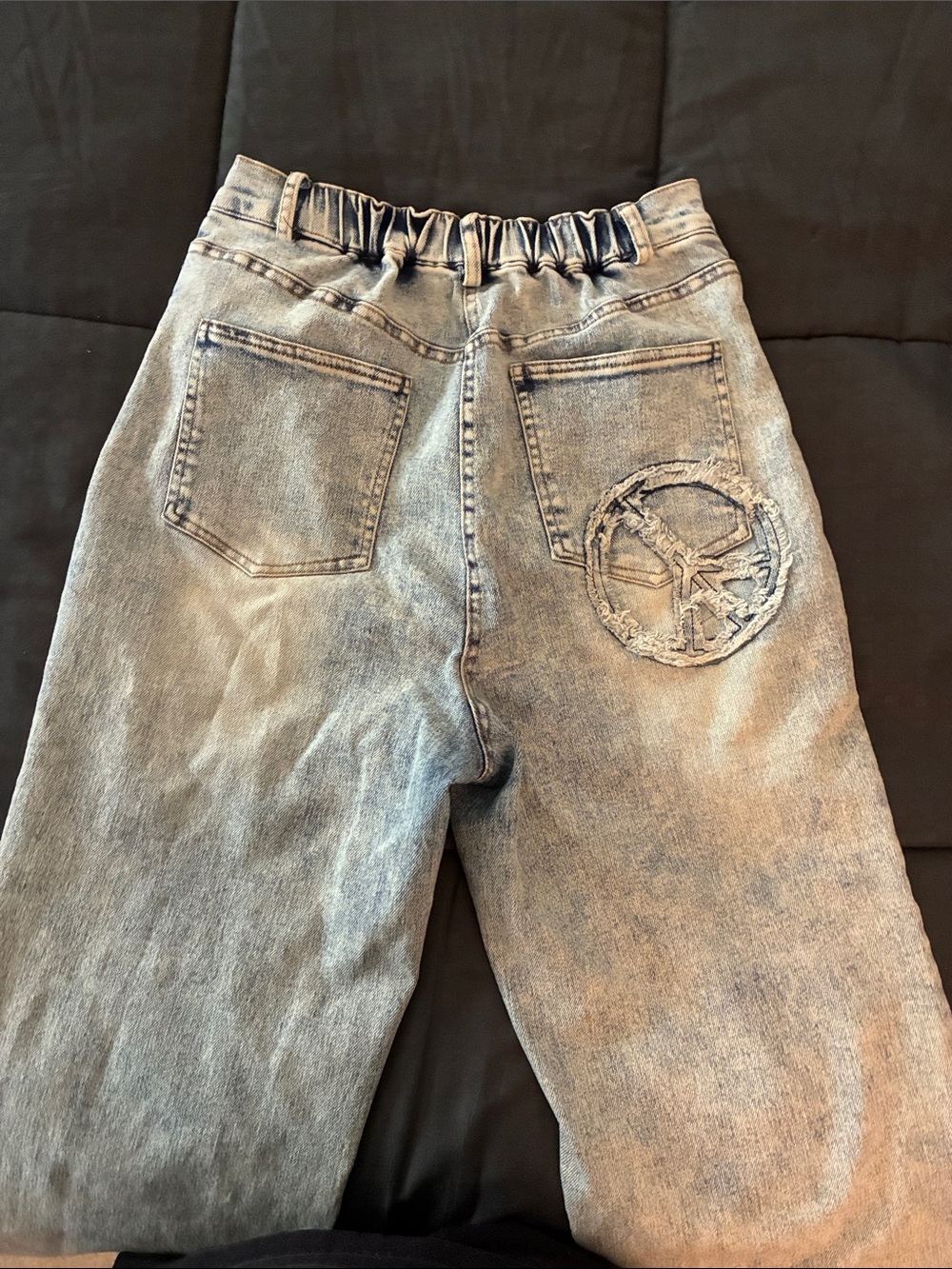 DAVI & DANI Light Wash Straight Leg Jeans with Embroidered Peace Patch - Picture 7 of 7